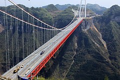 La Chine inaugure le pont le plus haut du monde (photos)